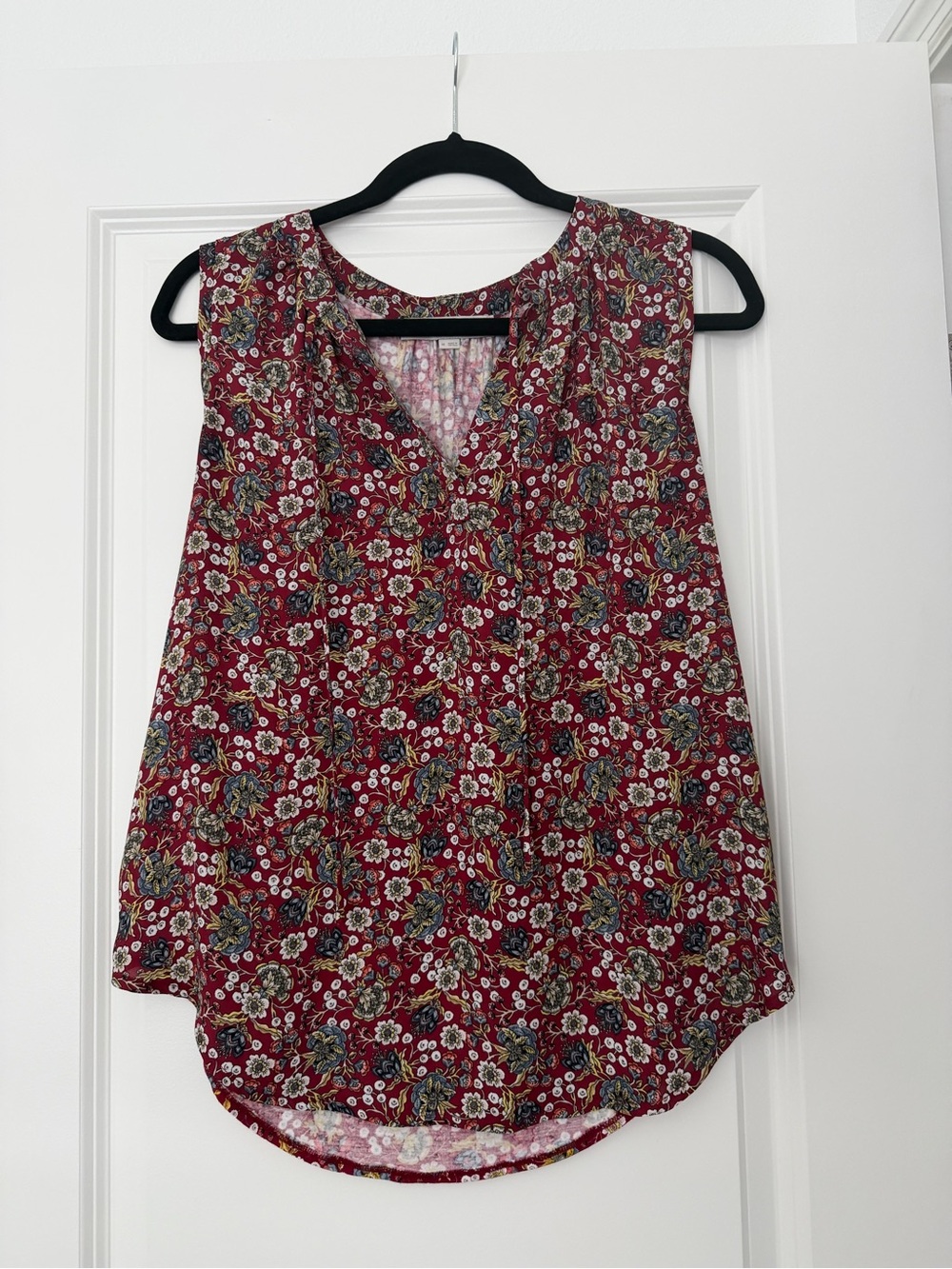 LOFT Burgundy Floral Sleeveless V-Neck Blouse